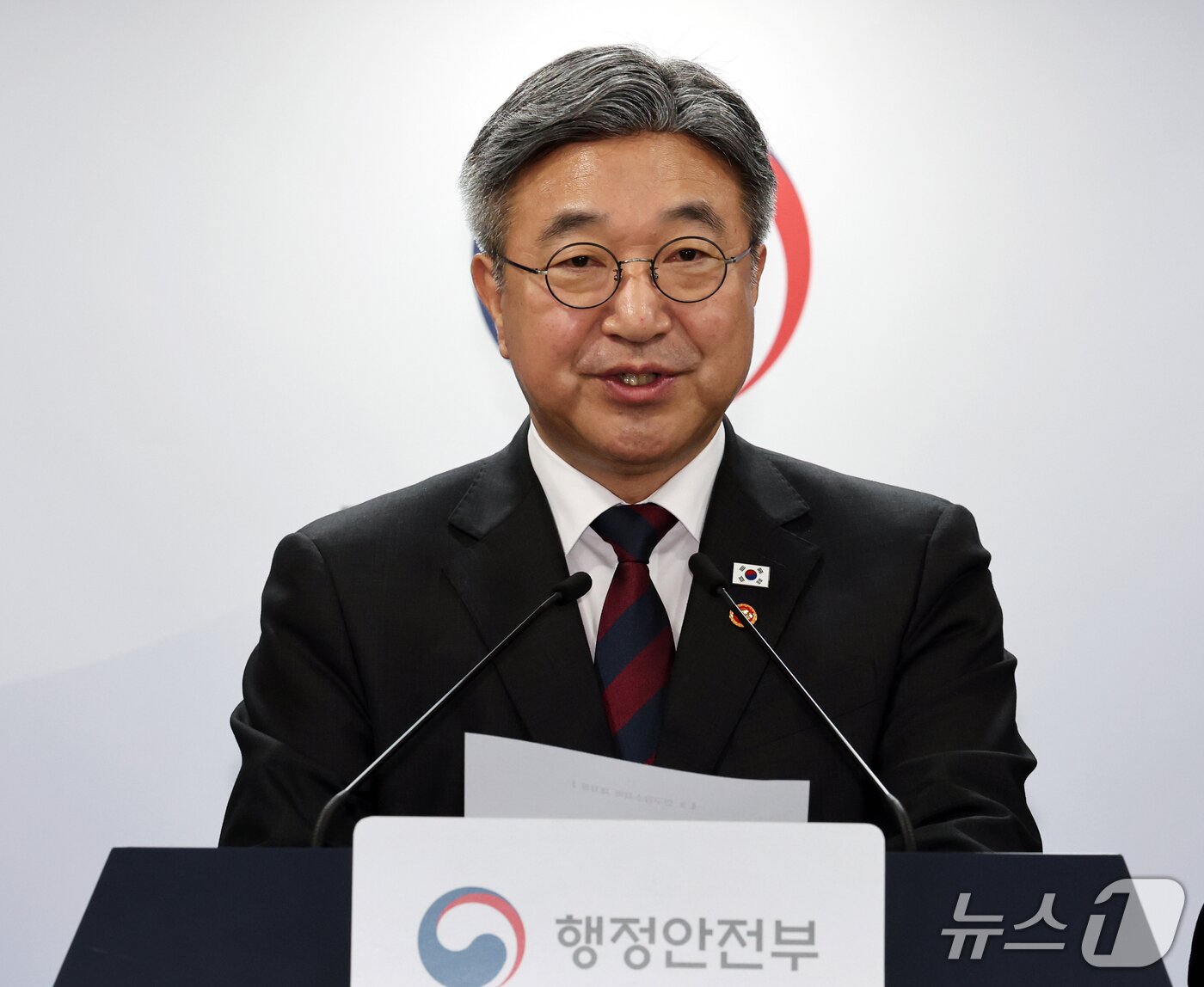 본문 이미지 - 윤호중 행정안전부 장관. 2026.10.7 ⓒ 뉴스1 이종덕 기자