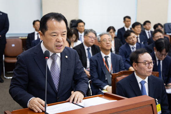 [국감] 인사말하는 위철환 중앙선관위원장 직무대행