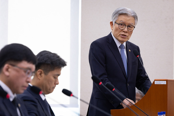[국감현장] "女수험생 풀메에 뾰족구두 신고오면"…인사처장 답변에 술렁