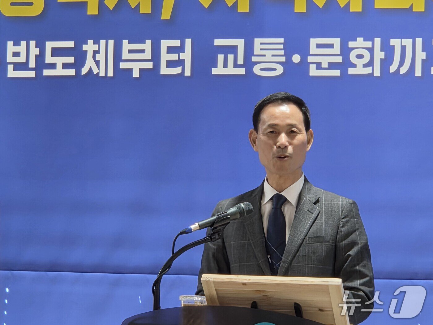 본문 이미지 - 최정호 전북 익산시장이 7일 오전 시청 3층 대회의실에서 취임 100일 기자회견을 열고 주요 성과 등을 발표하고 있다.2026.10.7/뉴스1 ⓒ News1 장수인 기자