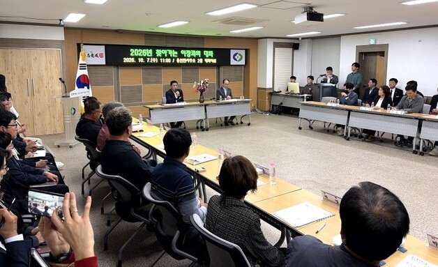 정영철 영동군수 '찾아가는 이장과의 대화'…11개 읍면 순회