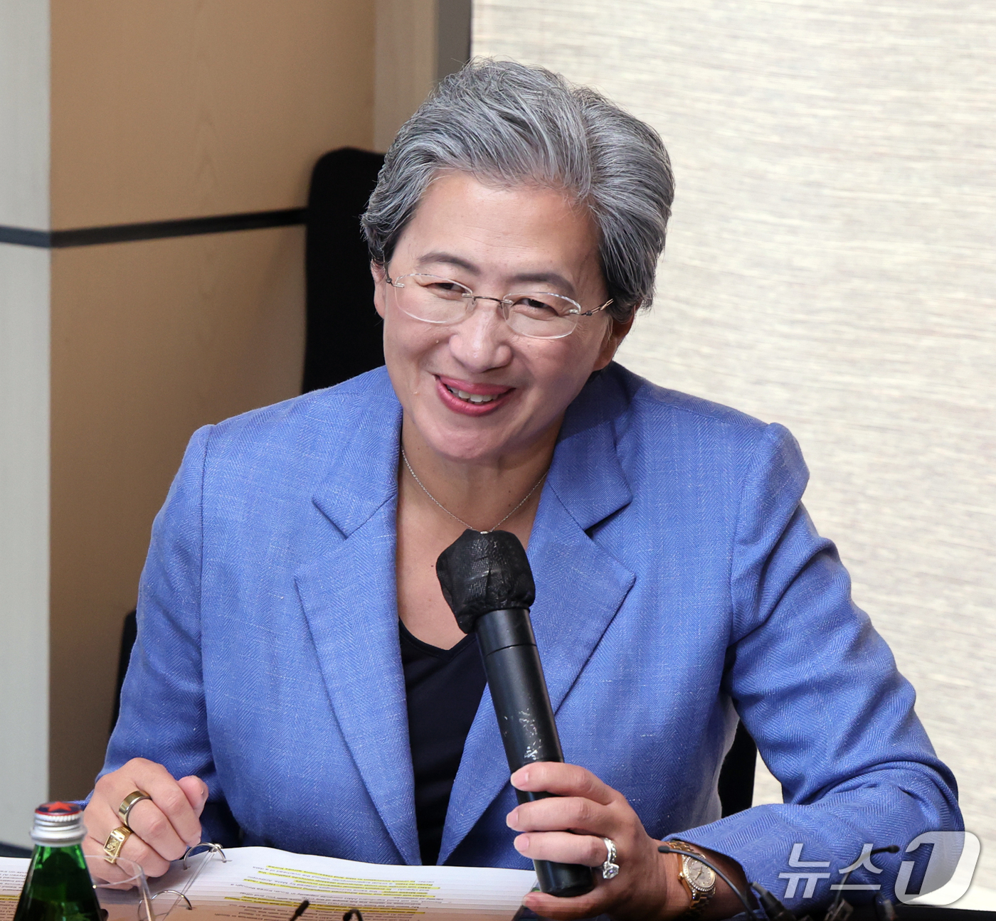 (서울=뉴스1) 이종덕 기자 = 리사 수 AMD 회장이 7일 서울 종로구 포시즌스호텔에서 류제명 과기정통부 2차관을 면담하며 인사말을 하고 있다. 2026.10.7/뉴스1