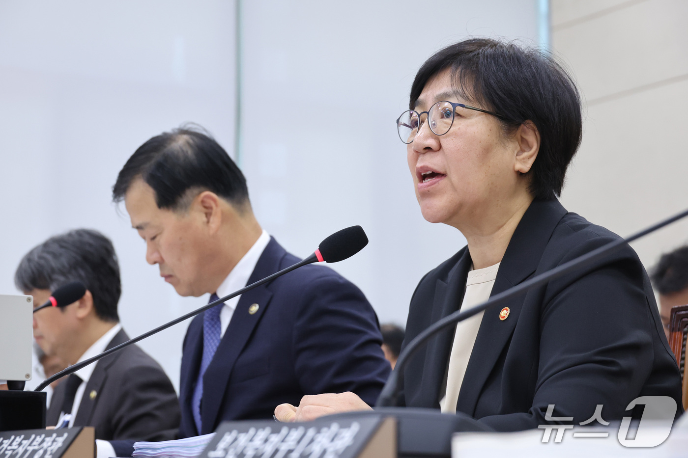 (서울=뉴스1) 신웅수 기자 = 정은경 보건복지부 장관이 7일 서울 여의도 국회에서 열린 보건복지위원회의 보건복지부 등에 대한 국정감사에서 의원 질의에 답변하고 있다. 2026.1 …