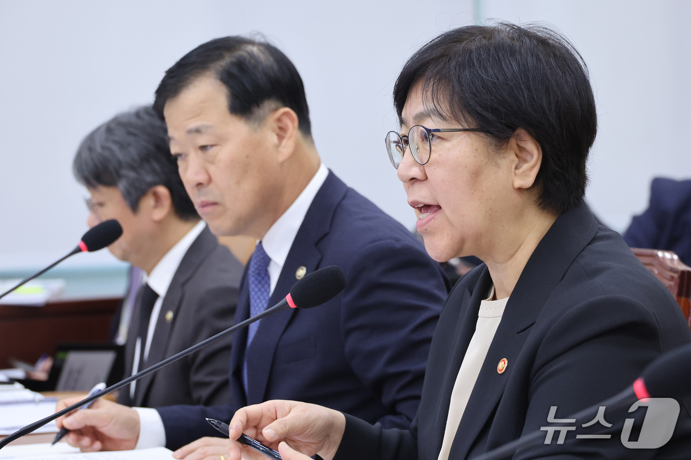 (서울=뉴스1) 신웅수 기자 = 정은경 보건복지부 장관이 7일 서울 여의도 국회에서 열린 보건복지위원회의 보건복지부 등에 대한 국정감사에서 의원 질의에 답변하고 있다. 2026.1 …