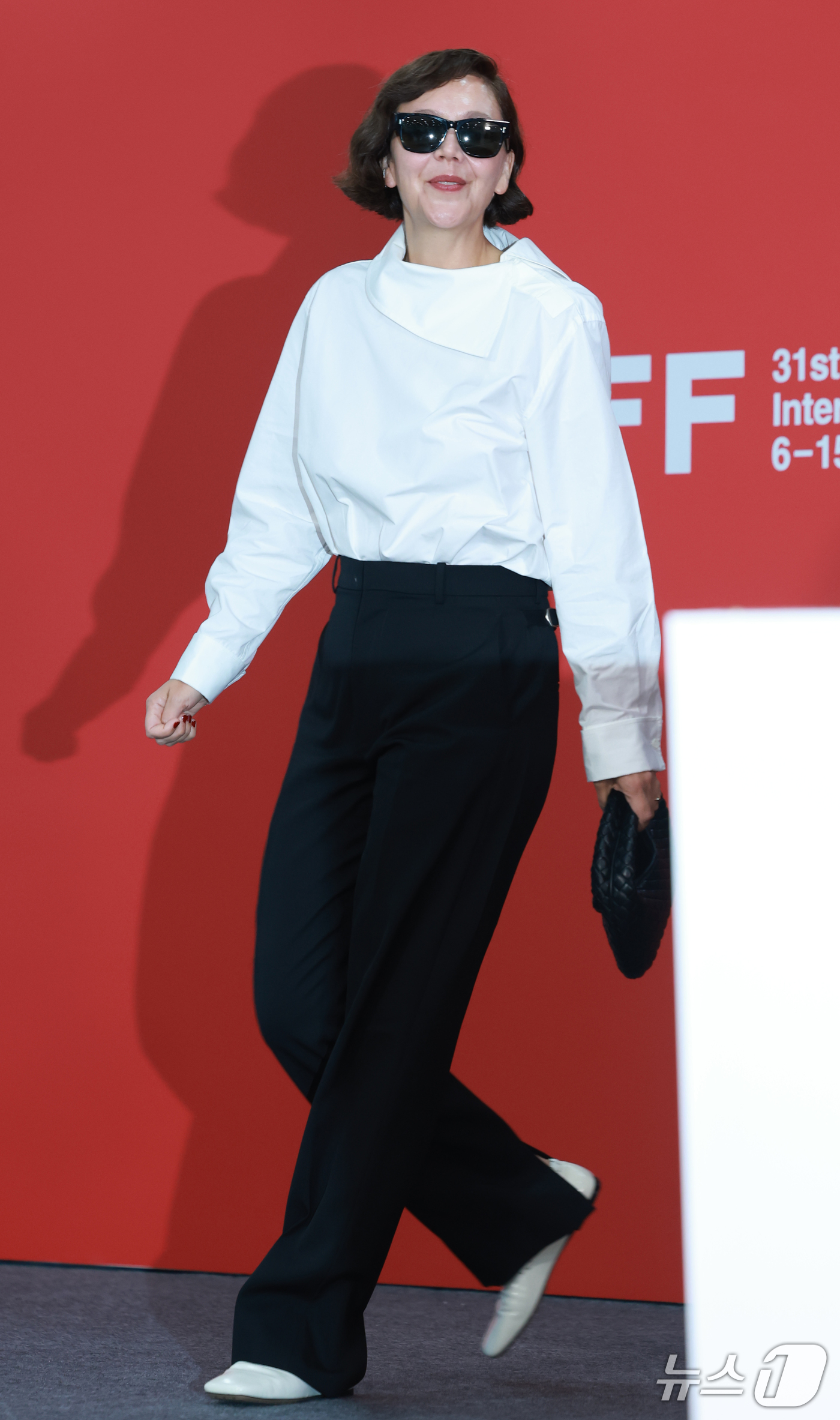(부산=뉴스1) 권현진 기자 = ‘플레시 임팩트’ 매기 질렌할이 7일 부산 해운대구 영화의전당 비프힐에서 열린 ‘제31회 부산국제영화제’(BIFF) 기자회견에 참석하고 있다. 20 …