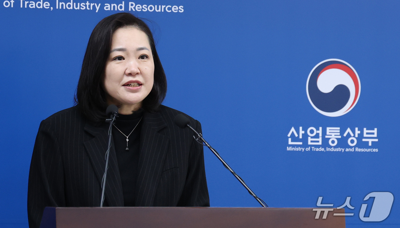 (세종=뉴스1) 김기남 기자 = 김정예 산업통상부 투자유치과장이 7일 세종시 정부세종청사에서 2026년 3분기 외국인직접투자 동향을 발표하고 있다.2026년 3분기 외국인직접투 …