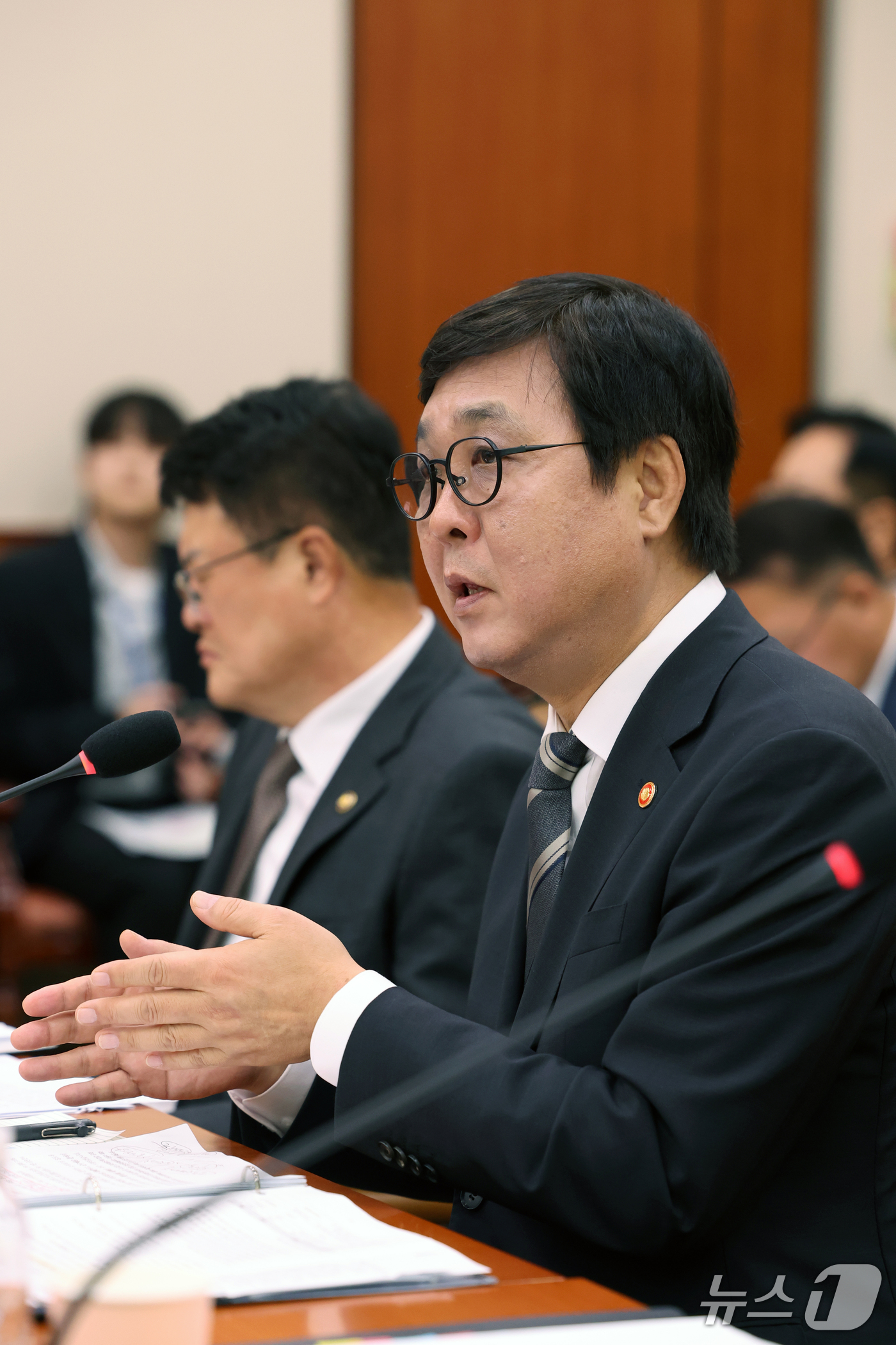 (서울=뉴스1) 황기선 기자 = 최휘영 문화체육관광부 장관이 7일 서울 여의도 국회 문화체육관광위원회에서 열린 문화체육관광부에 대한 국정감사에서 의원 질의에 답하고 있다.  202 …