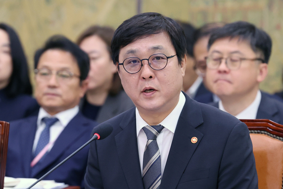 최휘영 장관 "예술·체육 병역특례, 축소하는 방향으로 갈 수밖에"