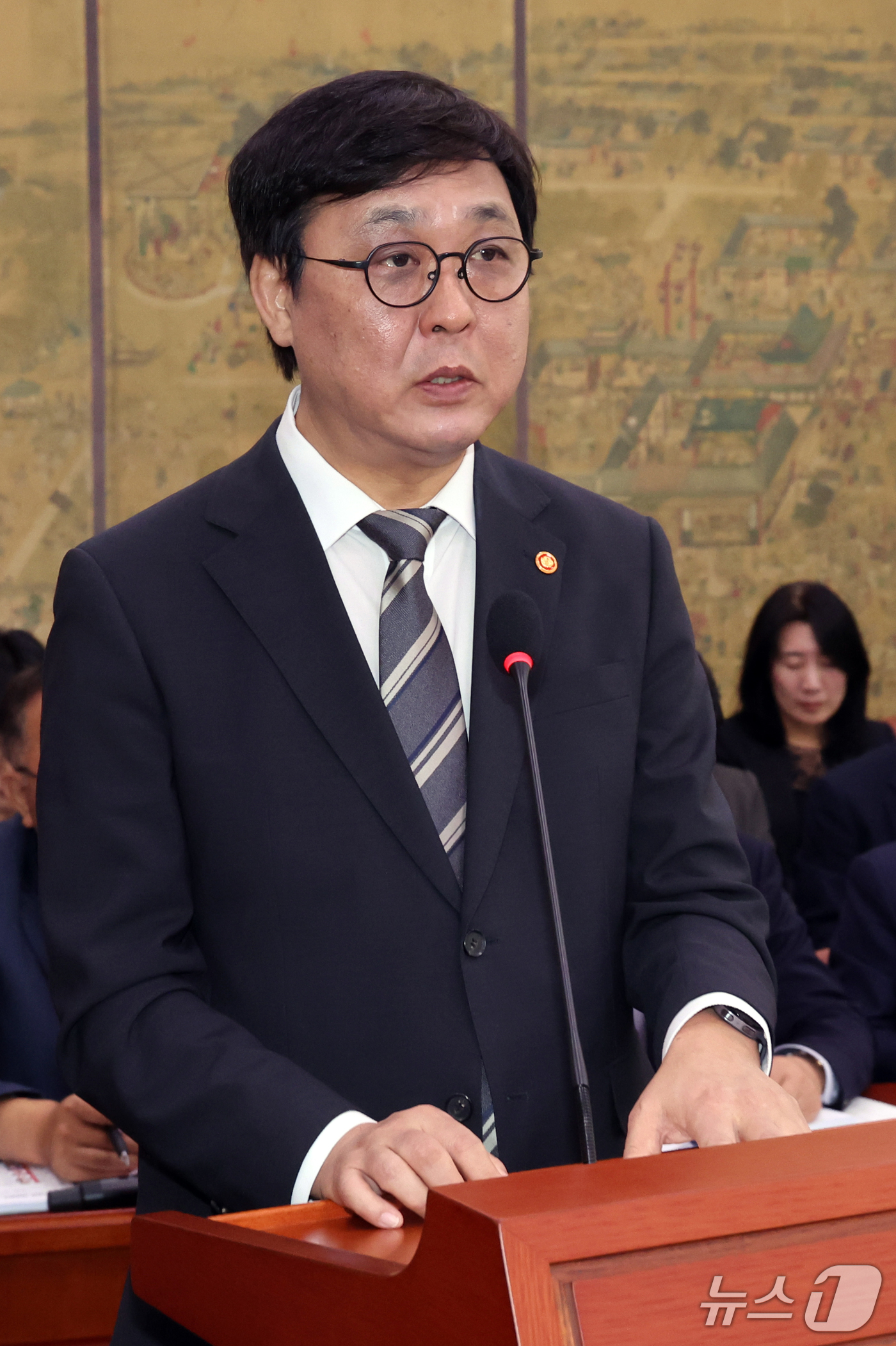 (서울=뉴스1) 황기선 기자 = 최휘영 문화체육관광부 장관이 7일 서울 여의도 국회 문화체육관광위원회에서 열린 문화체육관광부에 대한 국정감사에서 업무보고를 하고 있다.  2026. …