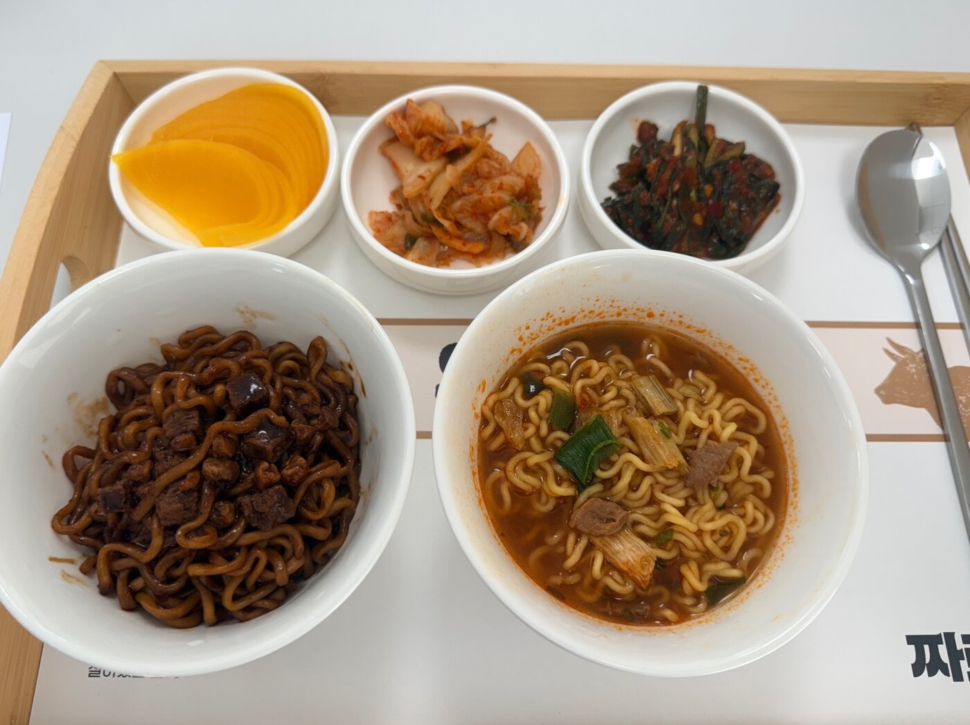 본문 이미지 - 우지를 사용한 짜르르(왼쪽)와 우지 파개장면이 조리된 모습. ⓒ News1 황두현 기자