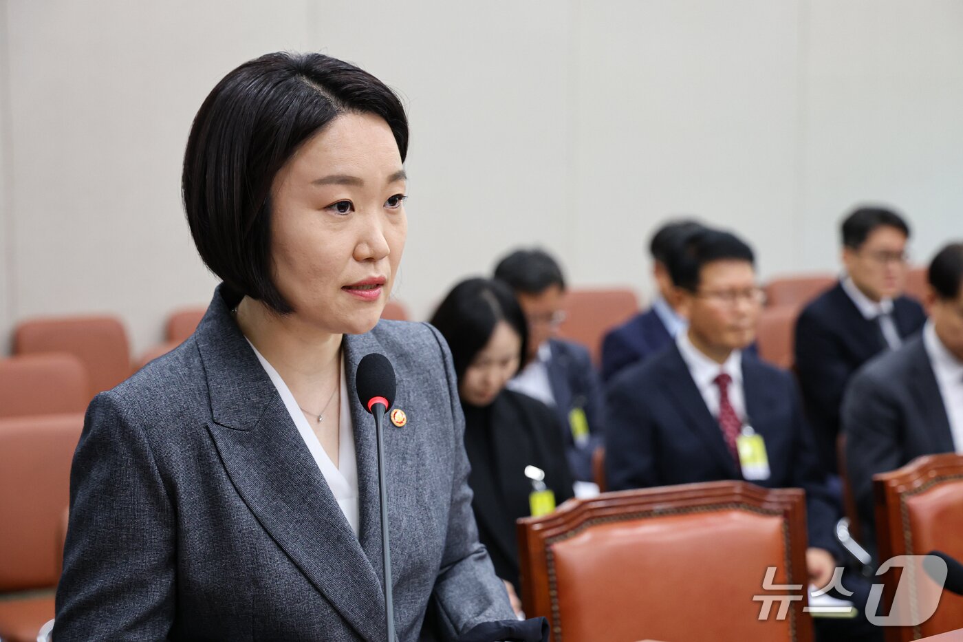 본문 이미지 - 이소영 중소벤처기업부 장관이 7일 서울 여의도 국회에서 열린 산업통상자원중소벤처기업위원회 국정감사에 출석해 인사말 및 업무보고를 하고 있다. 2026.10.7 ⓒ 뉴스1 김도우 기자