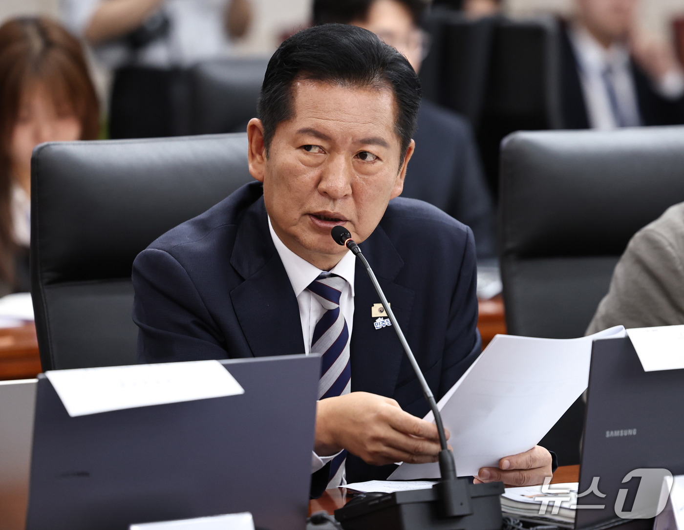 (서울=뉴스1) 구윤성 기자 = 정청래 더불어민주당 의원이 7일 서울 종로구 통일부 남북회담본부에서 열린 국회 외교통일위원회의 통일부 등에 대한 국정감사에서 정동영 장관에게 질의하 …