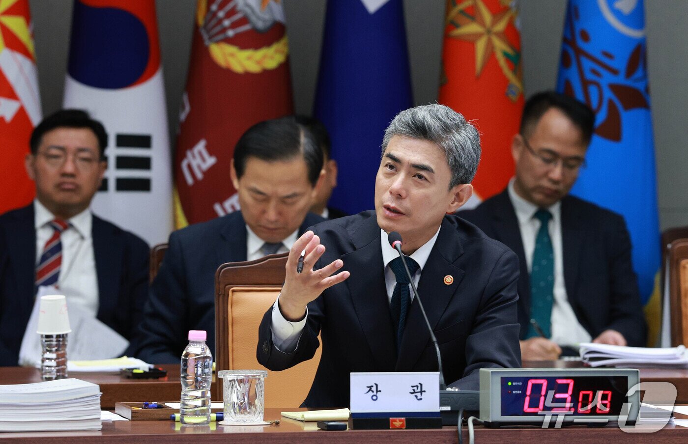 본문 이미지 - 강신철 국방부 장관이 7일 서울 용산구 국방부에서 열린 국회 국방위원회의 국방부에 대한 국정감사에서 의원 질의에 답변하고 있다. 2026.10.7 ⓒ 뉴스1 국회사진기자단
