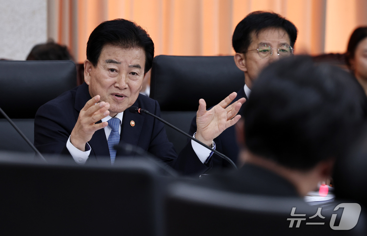 (서울=뉴스1) 구윤성 기자 = 정동영 통일부 장관이 7일 서울 종로구 통일부 남북회담본부에서 열린 국회 외교통일위원회의 통일부 등에 대한 국정감사에서 한동훈 무소속 의원의 질의에 …