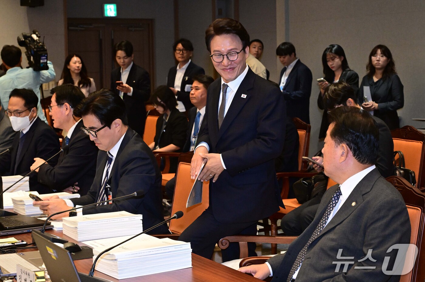 (서울=뉴스1) 국회사진기자단 = 김민석 더불어민주당 대표가 7일 서울 용산구 국방부에서 열린 국회 국방위원회의 국방부에 대한 국정감사에 참석하고 있다. 2026.10.7/뉴스1