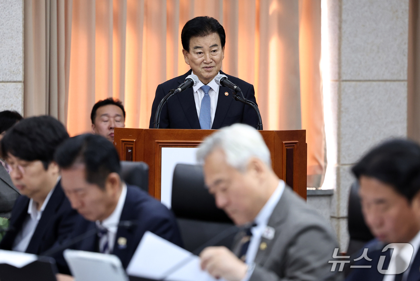 (서울=뉴스1) 구윤성 기자 = 정동영 통일부 장관이 7일 서울 종로구 통일부 남북회담본부에서 열린 국회 외교통일위원회의 통일부 등에 대한 국정감사에서 업무보고를 하고 있다. 20 …