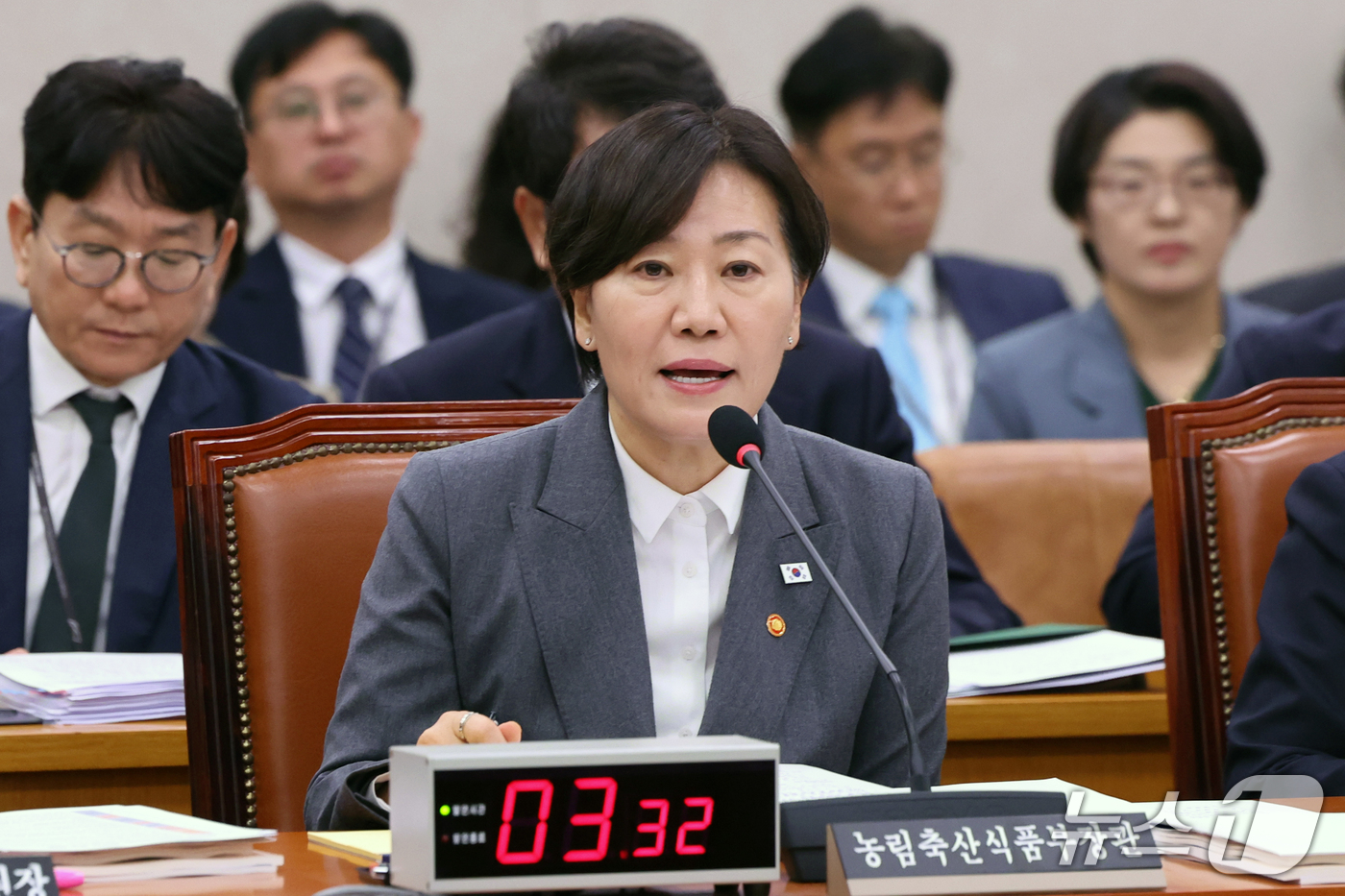 (서울=뉴스1) 황기선 기자 = 송미령 농림축산식품부 장관이 7일 서울 여의도 국회 농림축산식품해양수산위원회에서 열린 농림축산식품부 등에 대한 국정감사에서 의원 질의에 답하고 있다 …