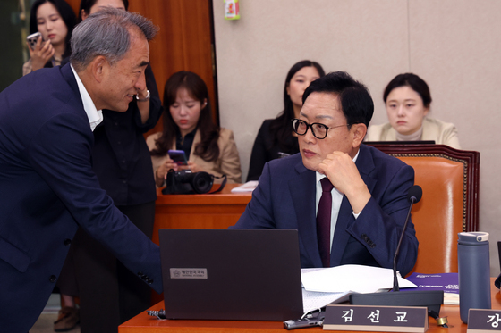 [국감] 대화 나누는 與野 간사