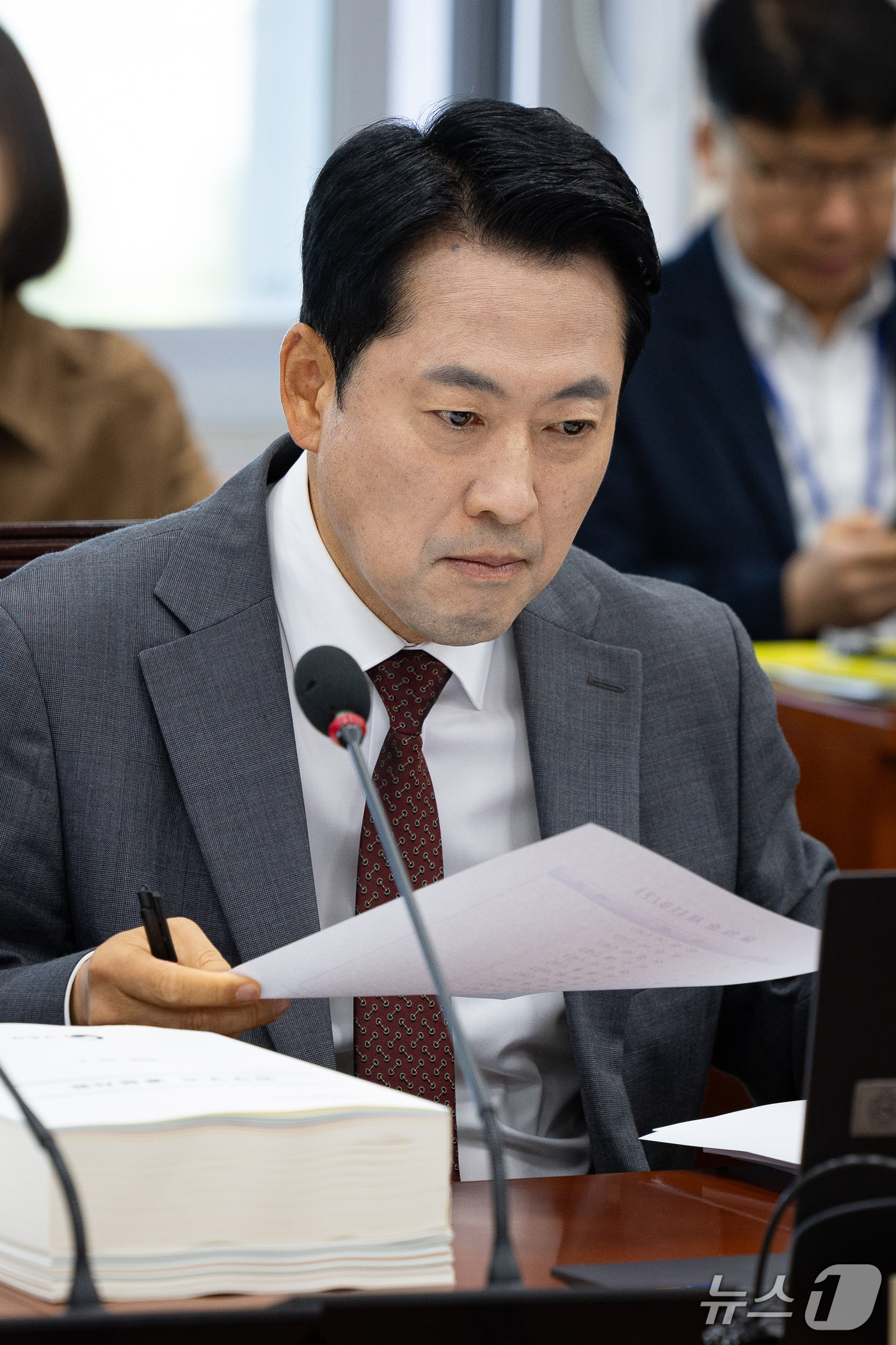 (서울=뉴스1) 유승관 기자 = 장동혁 국민의힘 대표가 7일 서울 여의도 국회에서 열린 교육위원회의 교육부 등에 대한 국정감사에 자리하고 있다. 2026.10.7/뉴스1