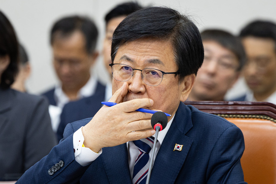교육위, '암살자(들)' 공방…"학생에 위험" "검열위"…원서접수 오류 질타(종합)