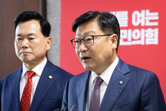 국감 현안 브리핑하는 정점식 원내대표