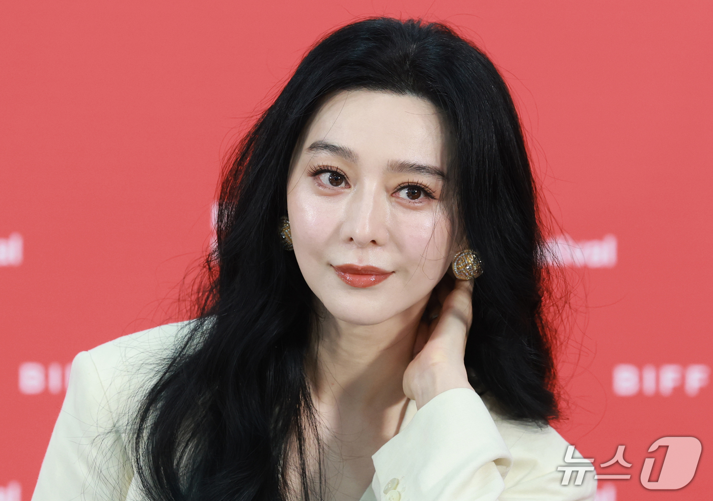 (부산=뉴스1) 권현진 기자 = 배우 판빙빙이 7일 부산 해운대구 영화의전당 비프힐에서 열린 ‘제31회 부산국제영화제’(BIFF) '미친 노인의 일기' '그녀가 말했다' 기자회견에 …