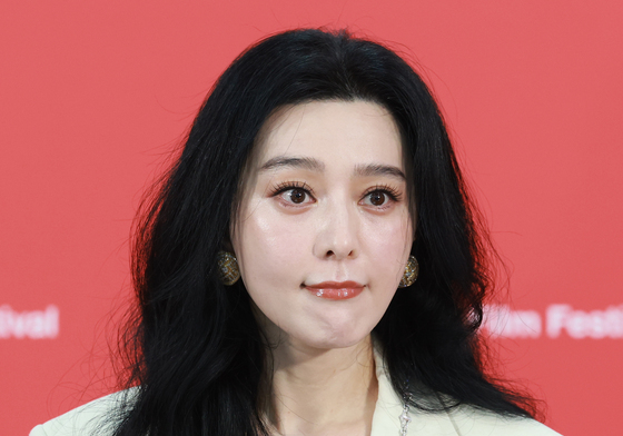 판빙빙, 취재진 질문에 '귀쫑긋'