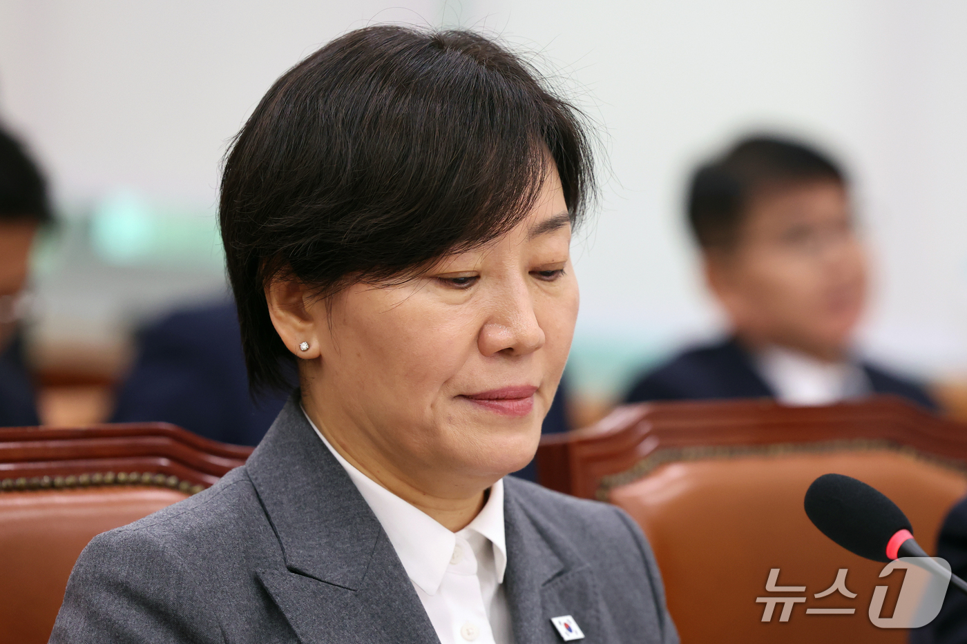 (서울=뉴스1) 황기선 기자 = 송미령 농림축산식품부 장관이 7일 서울 여의도 국회 농림축산식품해양수산위원회에서 열린 농림축산식품부 등에 대한 국정감사에서 생각에 잠겨 있다.  2 …