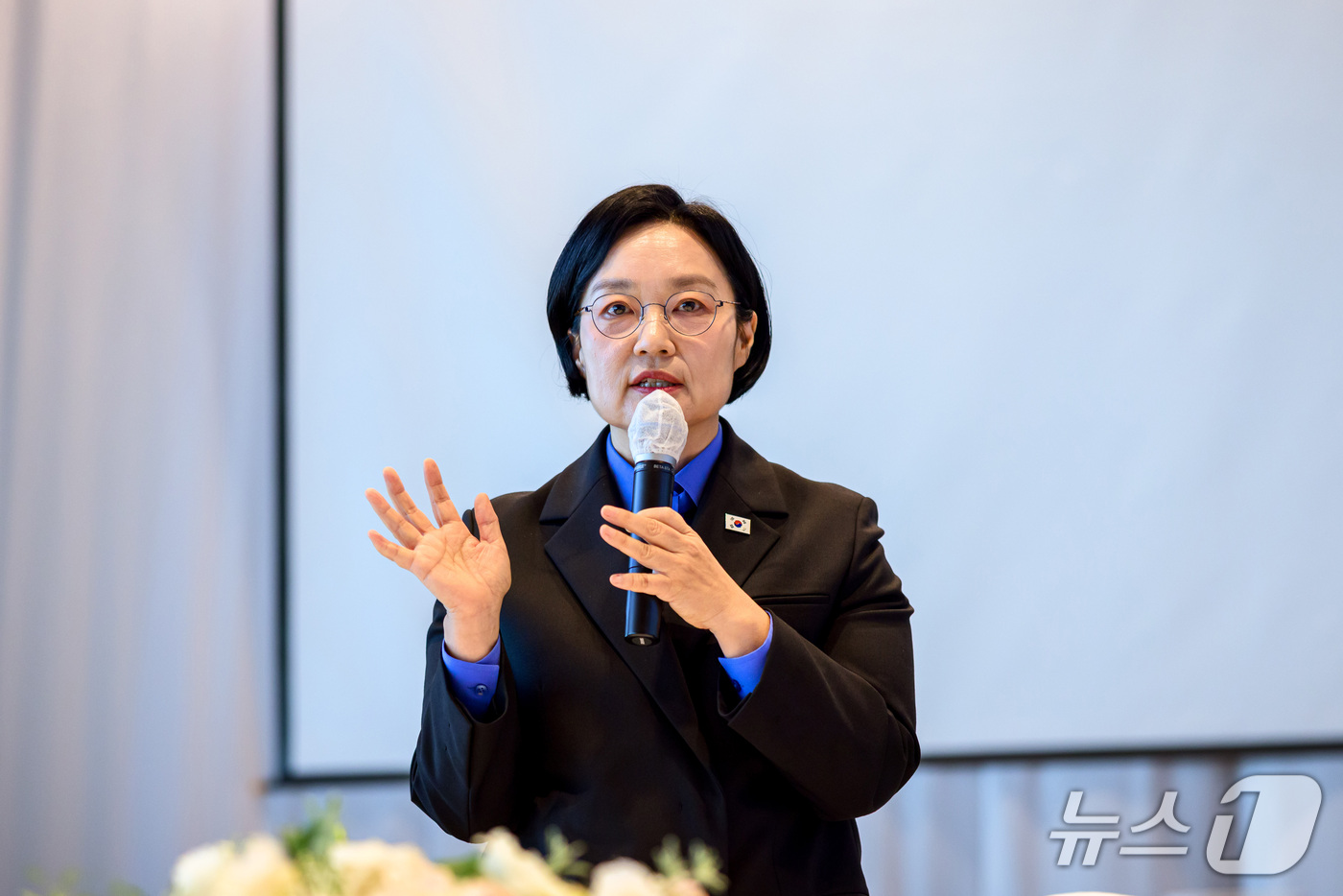 (세종=뉴스1) 김기남 기자 = 한성숙 국무총리가 7일 세종시 국무총리 세종공관에서 열린 출입기자단 오찬간담회에 참석하여 인사말을 하고 있다. (국무총리실 제공. 재판매 및 DB …