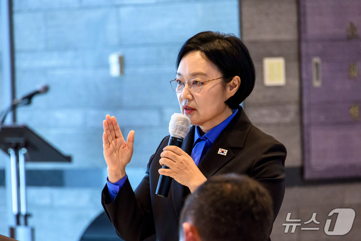 (세종=뉴스1) 김기남 기자 = 한성숙 국무총리가 7일 세종시 국무총리 세종공관에서 열린 출입기자단 오찬간담회에 참석하여 인사말을 하고 있다. (국무총리실 제공. 재판매 및 DB …