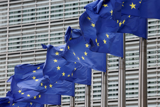 EU, 美빅테크서 더 걷는다…트럼프 보복 피할 '우회 과세' 검토