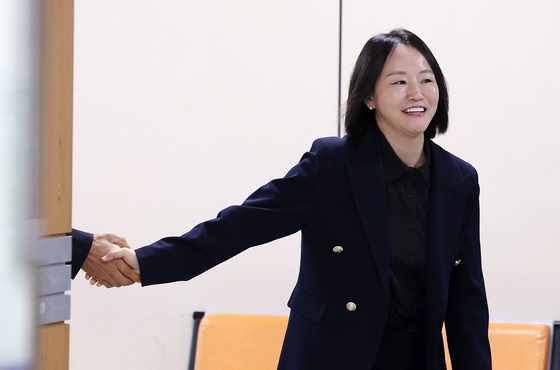 무죄 판결에 미소 짓는 尹 측 유정화 변호사