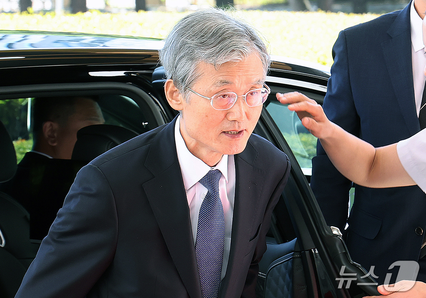 (서울=뉴스1) 김진환 기자 = 조희대 대법원장이  7일 오후 서울 서초구 대법원으로 출근하고 있다. 2026.10.7/뉴스1