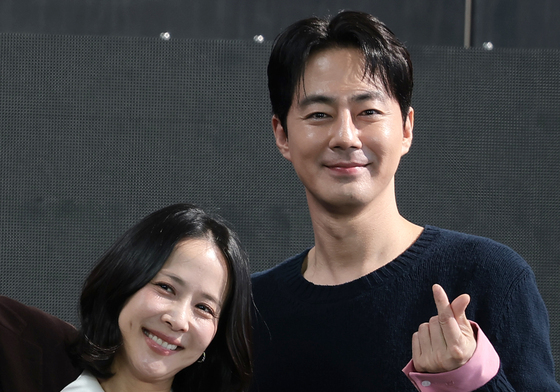 조여정·조인성, 사랑의 하트
