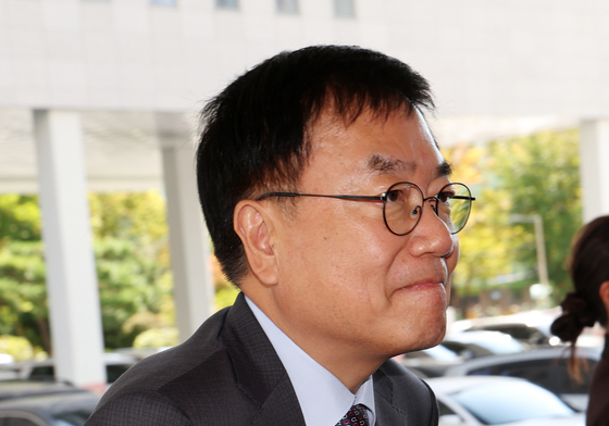 서범수, 징계 효력정지 가처분 심문 출석