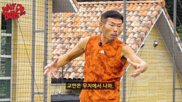 '손흥민父' 손웅정 "대충하면 절대 성공 못 해"…신예 아이돌 '월클 만들기'
