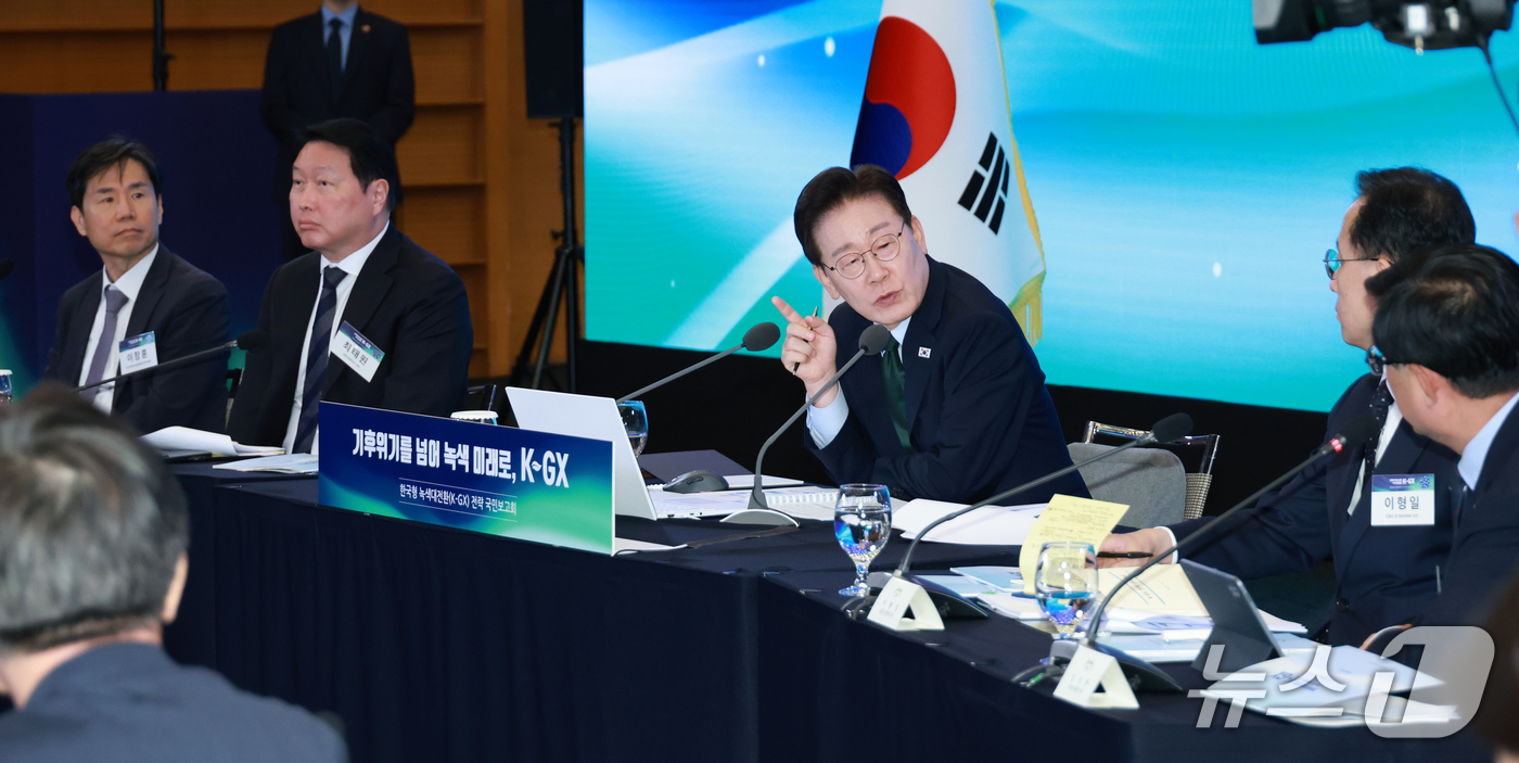 (서울=뉴스1) 허경 기자 = 이재명 대통령이 7일 서울 시내 한 회의장에서 열린 한국형 녹색대전환(K-GX) 전략 국민보고회에서 발언하고 있다. (청와대통신사진기자단) 2026. …