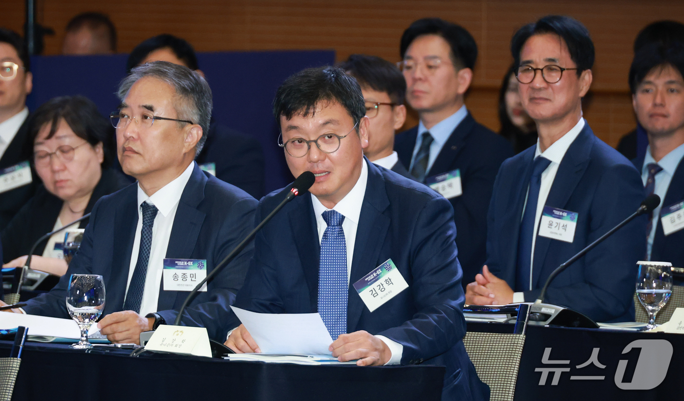 (서울=뉴스1) 허경 기자 = 김강학 유니슨 회장이 7일 서울 시내 한 회의장에서 열린 한국형 녹색대전환(K-GX) 전략 국민보고회에서 발언하고 있다. (청와대통신사진기자단) 20 …