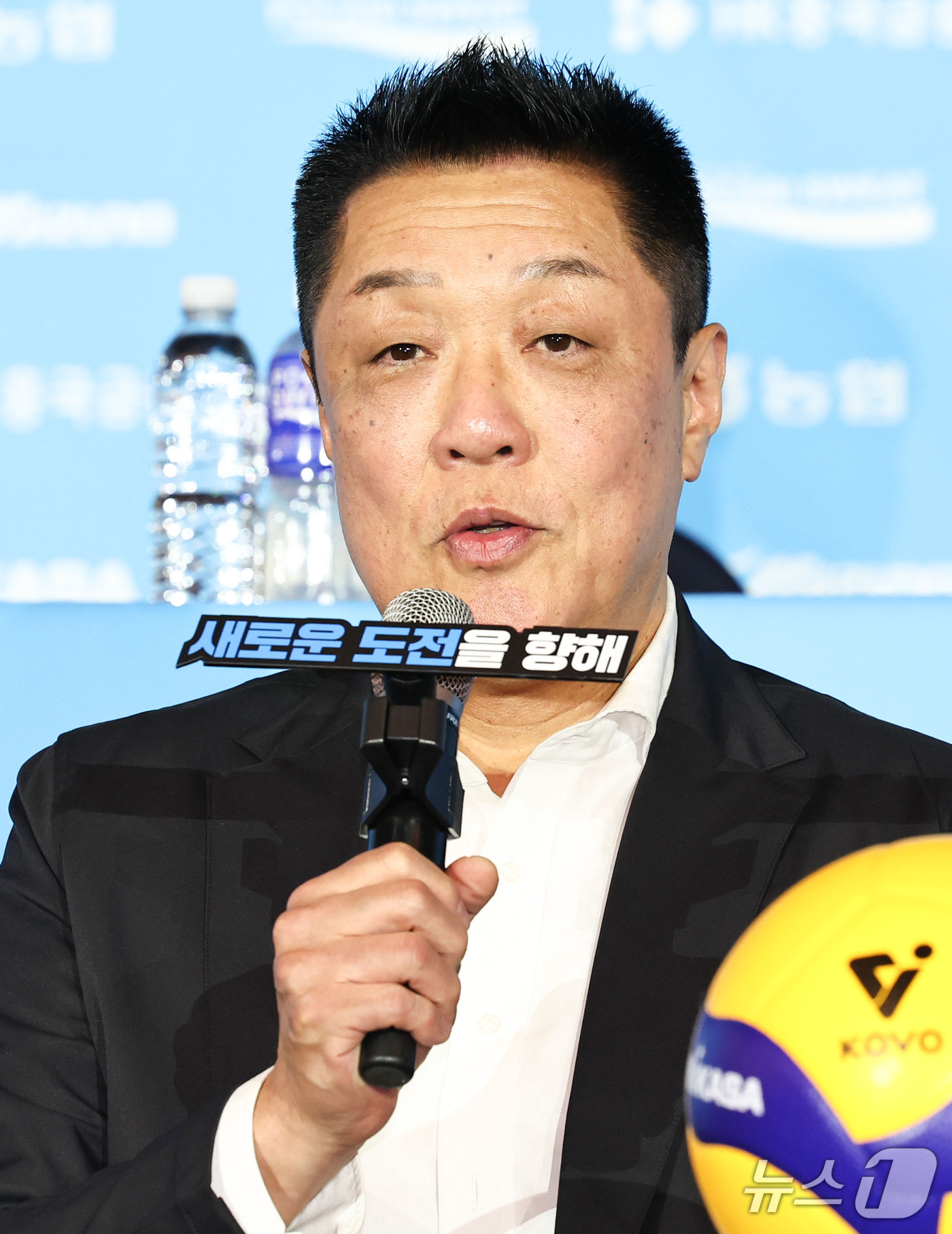 (서울=뉴스1) 이종수 기자 = 마나베 미나요시 IBK기업은행 감독이 7일 오후 서울 강남구 리베라호텔에서 열린 프로배구 2026-2027 V리그 여자부 미디어데이에서 시즌에 임하 …