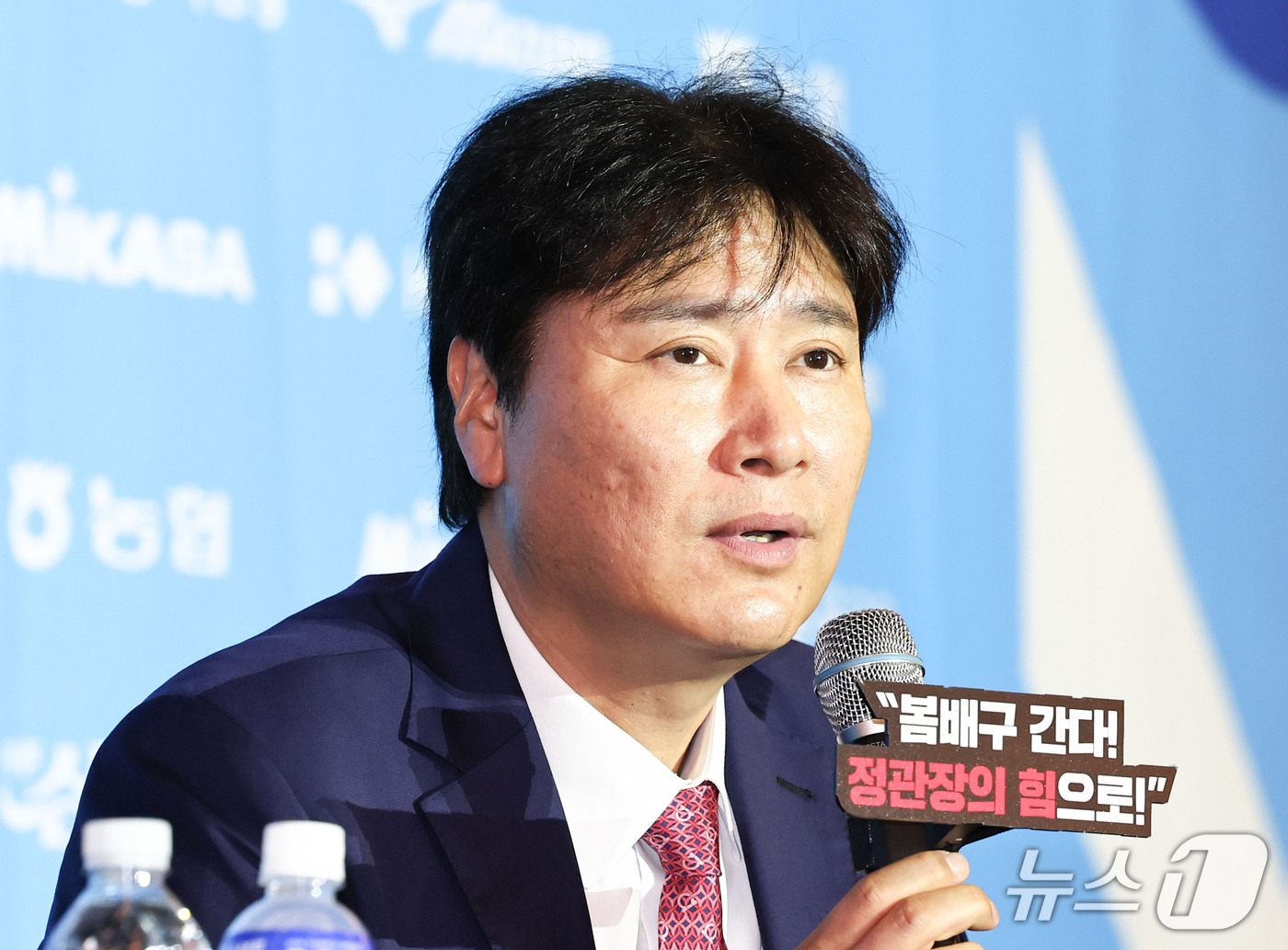 (서울=뉴스1) 이종수 기자 = 권순찬 정관장 감독이 7일 오후 서울 강남구 리베라호텔에서 열린 프로배구 2026-2027 V리그 여자부 미디어데이에서 시즌에 임하는 각오를 밝히고 …