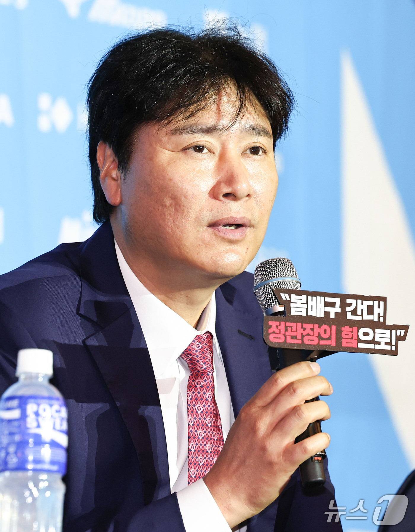 (서울=뉴스1) 이종수 기자 = 권순찬 정관장 감독이 7일 오후 서울 강남구 리베라호텔에서 열린 프로배구 2026-2027 V리그 여자부 미디어데이에서 시즌에 임하는 각오를 밝히고 …
