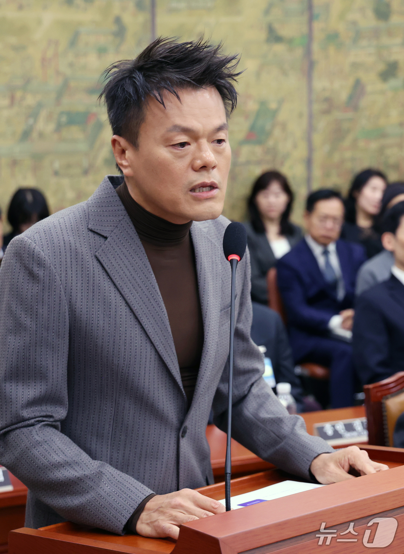 (서울=뉴스1) 황기선 기자 = 박진영 대중문화교류위원회 공동위원장이 7일 서울 여의도 국회 문화체육관광위원회에서 열린 문화체육관광부에 대한 국정감사에서 증인으로 출석, 업무보고를 …