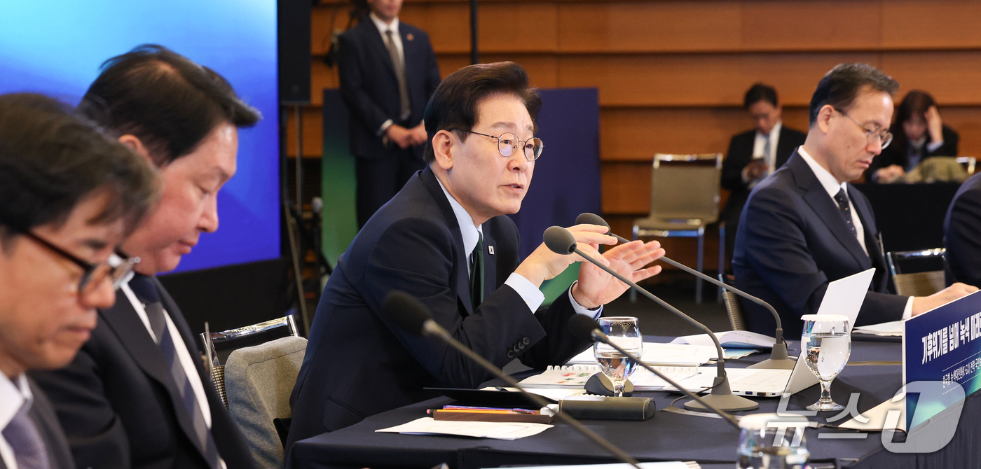 (서울=뉴스1) 허경 기자 = 이재명 대통령이 7일 서울 시내 한 회의장에서 열린 한국형 녹색대전환(K-GX) 전략 국민보고회에서 발언하고 있다. (청와대통신사진기자단) 2026. …
