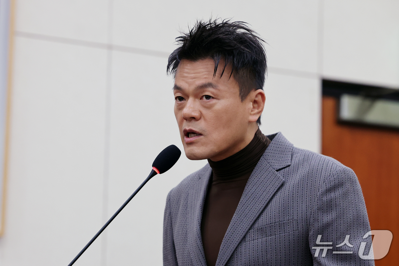 (서울=뉴스1) 황기선 기자 = 박진영 대중문화교류위원회 공동위원장이 7일 서울 여의도 국회 문화체육관광위원회에서 열린 문화체육관광부에 대한 국정감사에서 증인으로 출석, 업무보고를 …