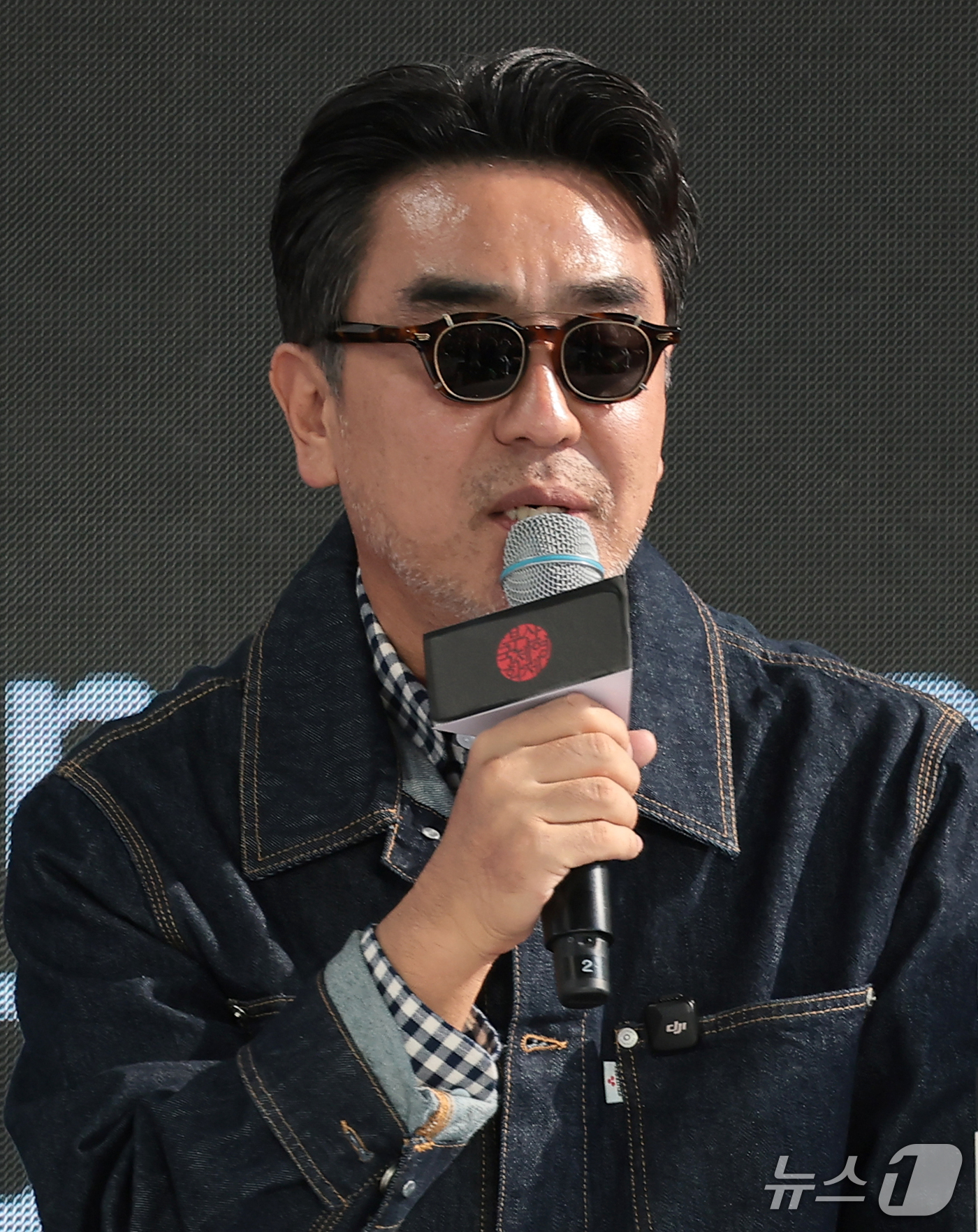 (부산=뉴스1) 권현진 기자 = 배우 류승룡이 7일 부산 해운대구 영화의전당 야외무대에서 열린 영화 ‘정가네’ 오픈토크에서 관객들과 즐거운 시간을 보내고 있다. 2026.10.7/ …