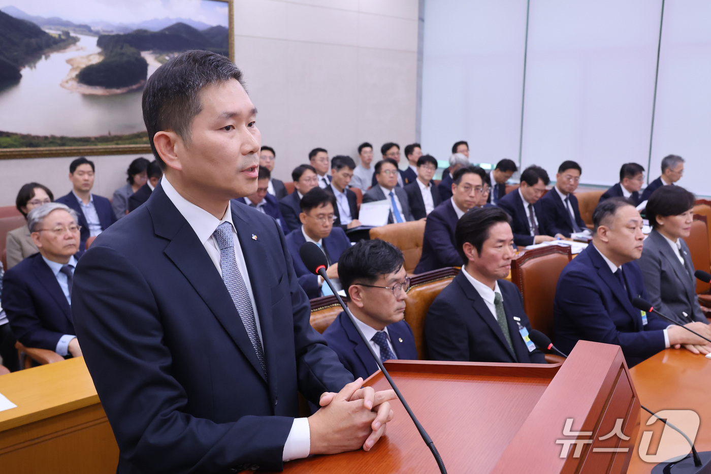 (서울=뉴스1) 신웅수 기자 = 김찬호 CJ제일제당 대표가 7일 서울 여의도 국회에서 열린 농림축산식품해양수산위원회의 농림축산식품부 등에 대한 국정감사에서 의원 질의에 답변하고 있 …