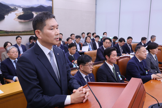 [국감] 국정감사 답변하는 김찬호 대표