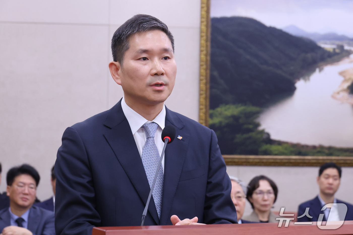 (서울=뉴스1) 신웅수 기자 = 김찬호 CJ제일제당 대표가 7일 서울 여의도 국회에서 열린 농림축산식품해양수산위원회의 농림축산식품부 등에 대한 국정감사에서 의원 질의에 답변하고 있 …
