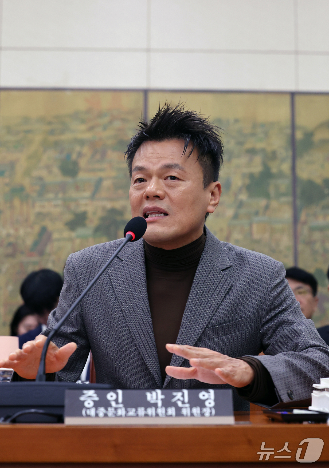 (서울=뉴스1) 황기선 기자 = 박진영 대중문화교류위원회 공동위원장이 7일 서울 여의도 국회 문화체육관광위원회에서 열린 문화체육관광부에 대한 국정감사에서 증인으로 출석, 의원질의에 …