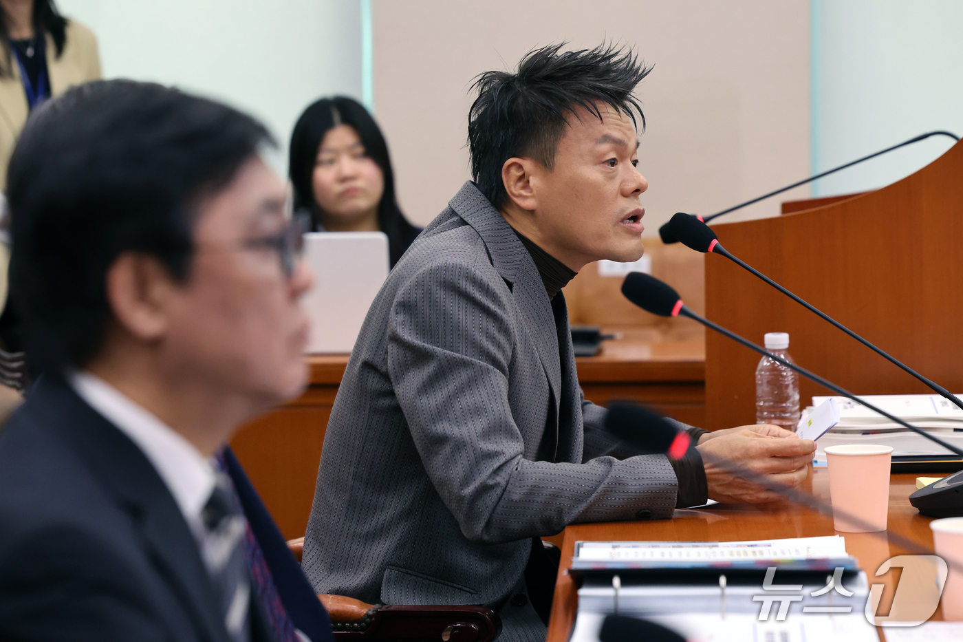 (서울=뉴스1) 황기선 기자 = 박진영 대중문화교류위원회 공동위원장이 7일 서울 여의도 국회 문화체육관광위원회에서 열린 문화체육관광부에 대한 국정감사에서 증인으로 출석, 의원질의에 …